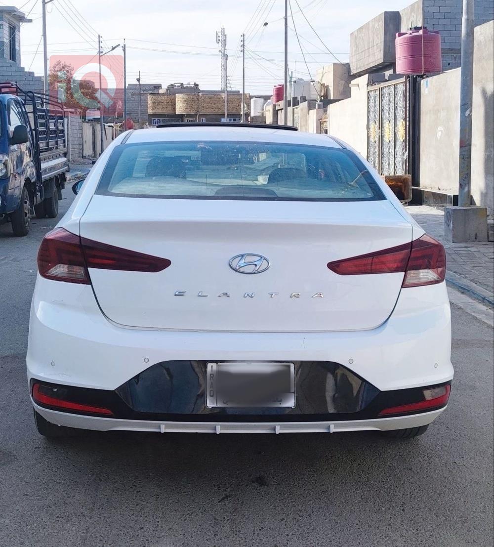 هیۆندای ئەلەنترا